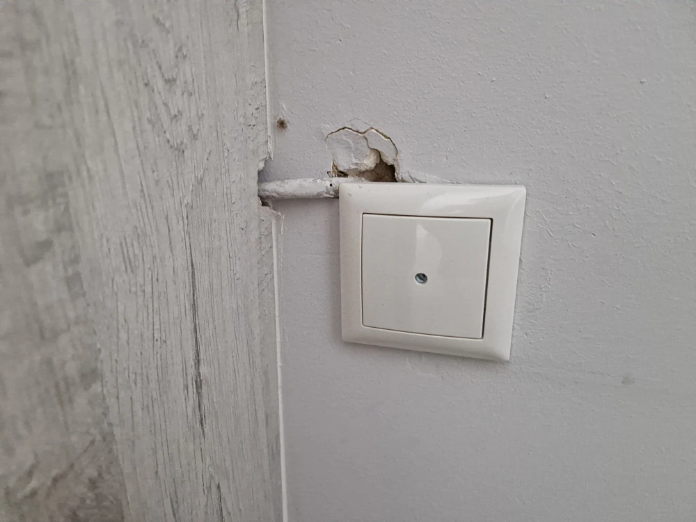 Would be really great if the cable were just a few centimeters behind the plaster.