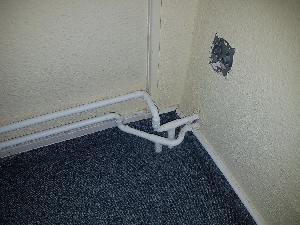 The heating pipes were installed with great care and craftsmanship.